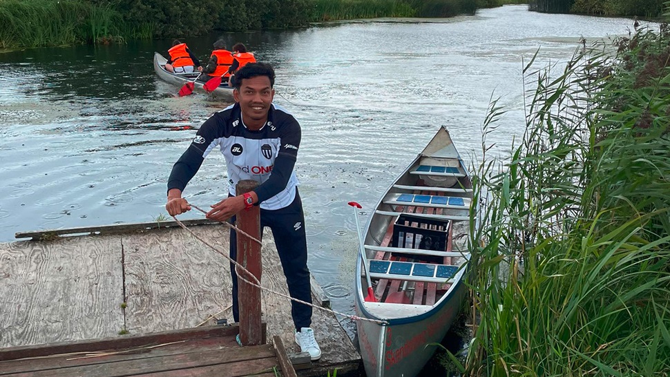 Course students canoeing on the Skanderborg Lake